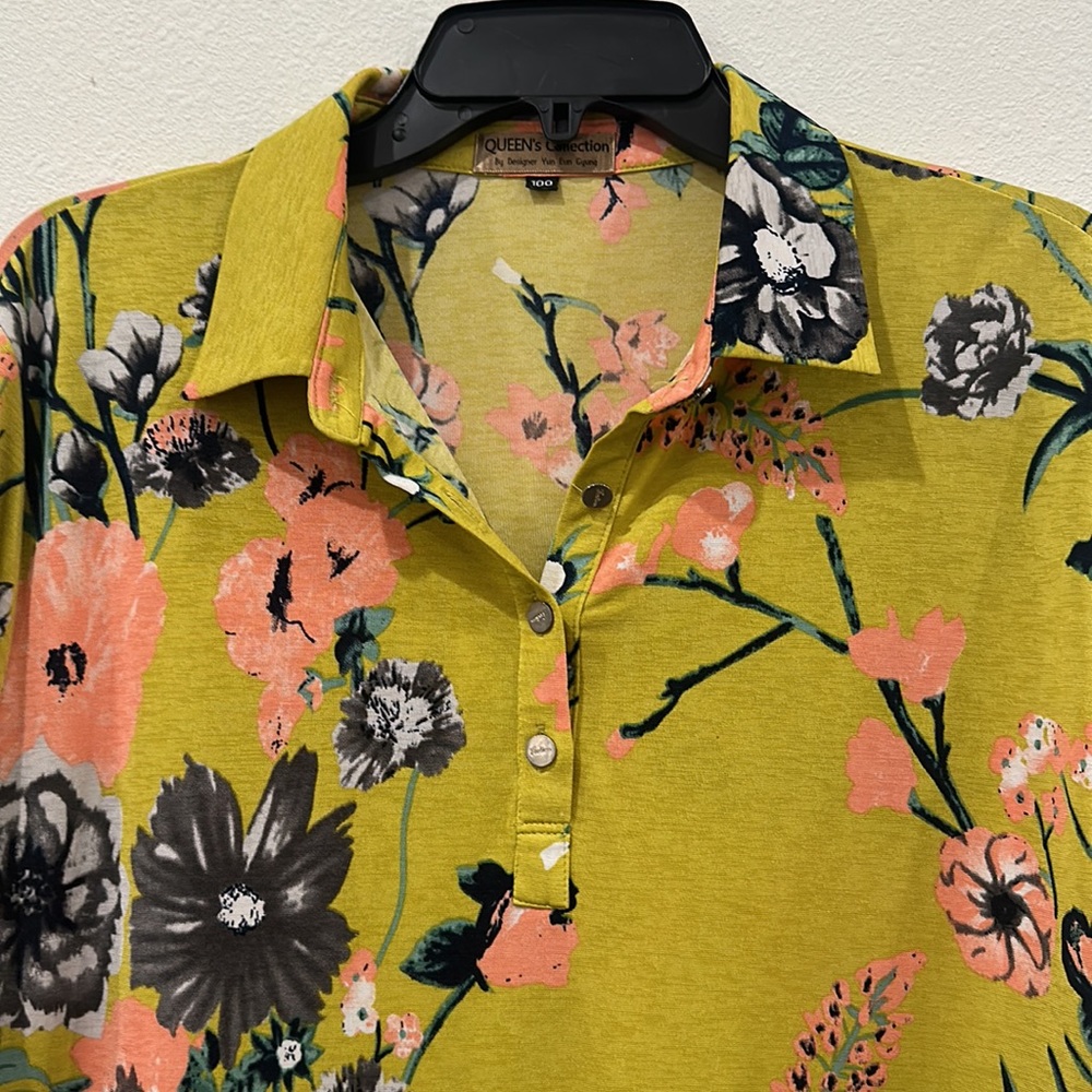 Queen’s Collection by Designer Yun Eun Cyung Popover Placket top Size 100 (L)